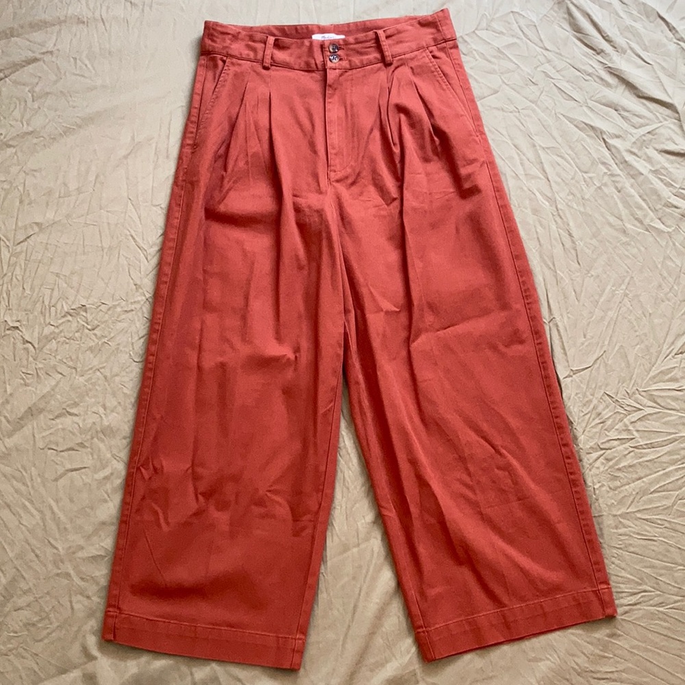 Madewell size 8 crop pants.